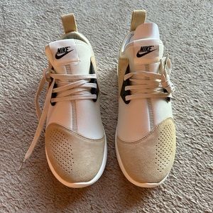 Nike Women’s Sneakers Lunarcharge Premium